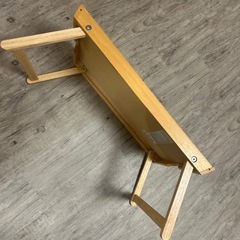 ミニテーブルとして使える　お盆　足折りたたみ可能　軽量の画像