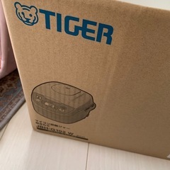 タイガー TIGER JBH-G102-W[5.5合炊飯器 炊きたて]の画像