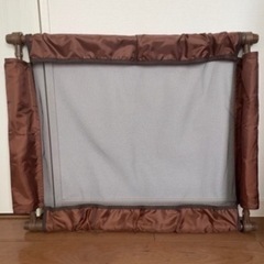 【お取引中】ベビーゲート　CATCH Me！／西松屋フェンスSの画像