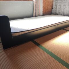 【再値下】シングルベッド：宮付／コンセント付／コイルスプリングマットの画像