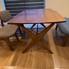 4月15日まで【引き取り限定】ニトリ　ダイニングテーブル　4点セットの画像