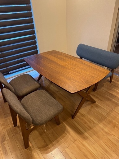 4月15日まで【引き取り限定】ニトリ　ダイニングテーブル　4点セット