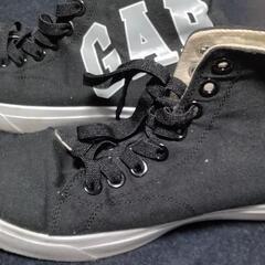 GAPのスニーカーの画像