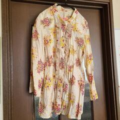 極美品 未使用に近い 札幌 ブランド トランプ フリルシャツ ブラウスの画像