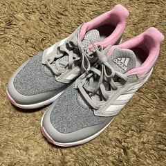 adidasスニーカー