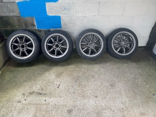 タイヤ付きアルミホイール