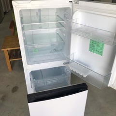 NO B33 🌈福岡市内配送設置無料✨🌈ハイセンス 134L 2ドアノンフロン冷蔵庫 オリジナル パールホワイト HR-D1303 2021年の画像