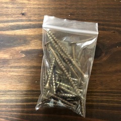 【譲ります】束ねる金具セットとビスの画像