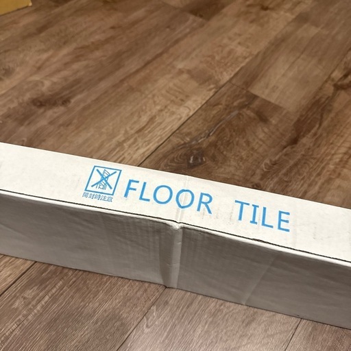 賃貸でもDIY 置くだけフロアタイル約12畳分