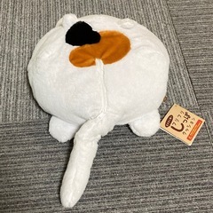 【新品・タグ付き】フリフリしっぽクッション　三毛猫　人気の画像