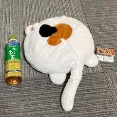 【新品・タグ付き】フリフリしっぽクッション　三毛猫　人気の画像