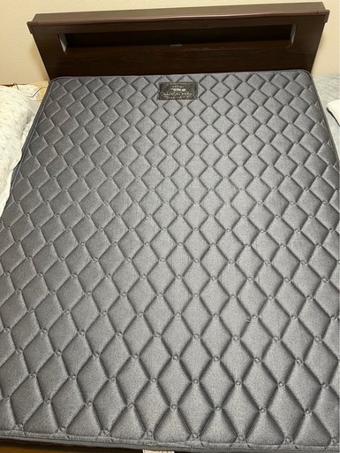 美品⭐️マットレス＋ベッドフレーム　クイーンサイズセット