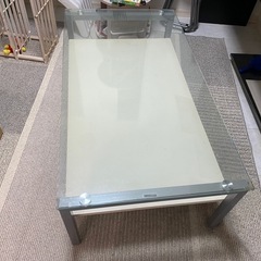 ガラステーブル　美品　※埃は被ってますが使用頻度は少ない為程度(良)　の画像