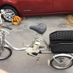 荷運びに便利な電動アシスト三輪自動車『アシスタワゴン』の画像