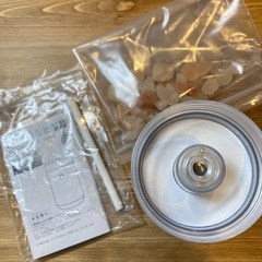 アロマ加湿器【アロマ岩塩加湿器 HDL-2788(ホワイト) 説明書付きの画像