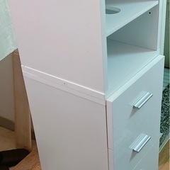 白い棚