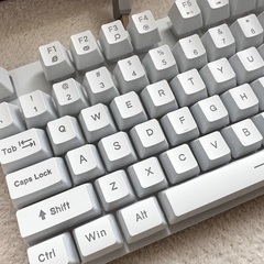 ホワイトキーボード※ゲーミングPCにも※映えネオン※ライトあり、なし切り替え、有線の画像