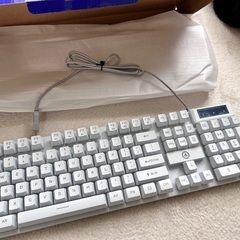 ホワイトキーボード※ゲーミングPCにも※映えネオン※ライトあり、なし切り替え、有線の画像