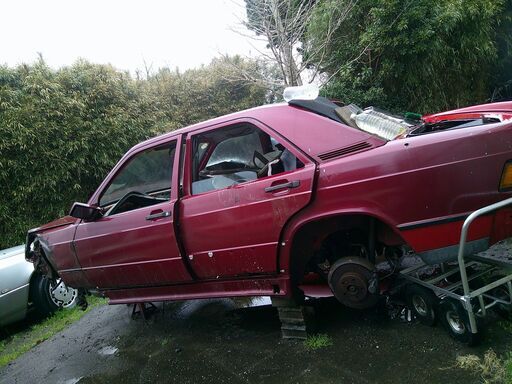 Mベンツ190E-リサイクル-部品取り車両販売―解体車