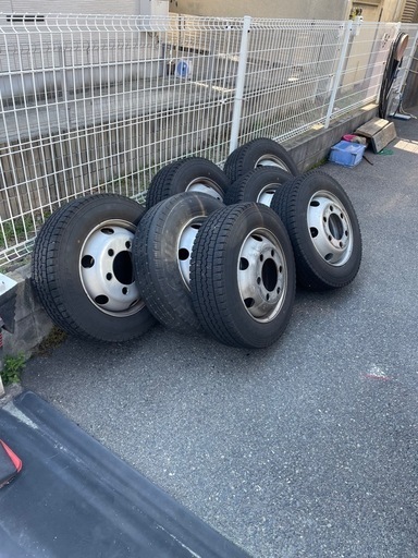 17.5インチ　スタッドレスタイヤ　ホイール付き ブルーテックキャンター　積載車　2023年