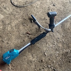  美品 makita マキタ 草刈機 充電式 MUR142UD 14.4V 庭手入れ 充電器 バッテリーなしの画像