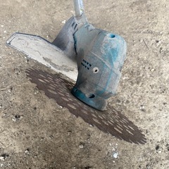  美品 makita マキタ 草刈機 充電式 MUR142UD 14.4V 庭手入れ 充電器 バッテリーなしの画像