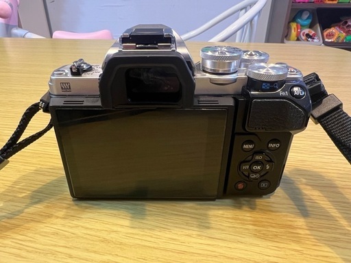オリンパス OM-D E-M10 Mark III ダブルズームレンズキット