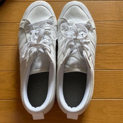 adidasスニーカー