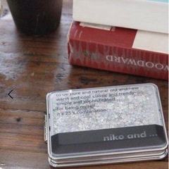 niko and オリジナル　ニコアンド ラメ コンパクトミラー ブラック 美品の画像