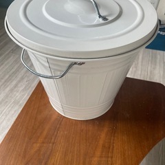 IKEA バケツ　蓋付き