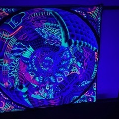 ブラックライトに光る大きいサイズのバティック　タペストリー