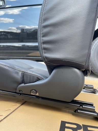 ハイエースワイド スーパーＧＬ ダークプライムⅡ 純正シート 運転席側