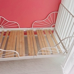 IKEA MINNEN ミンネン 伸長式ベッドフレームとすのこ ホワイトの画像