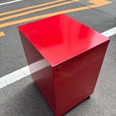 インキャビネット　赤　レッド　鍵・キャスター付きの画像