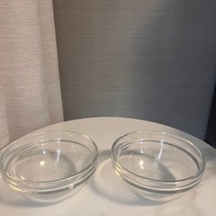 ガラス小皿2つ