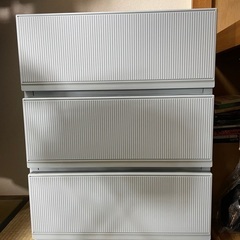 プラスチックの棚