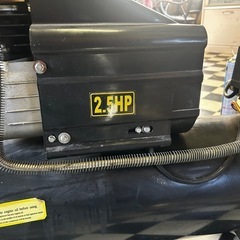 エアーコンプレッサー　2.5HP おまけでコンプレッサーオイル中古付き の画像
