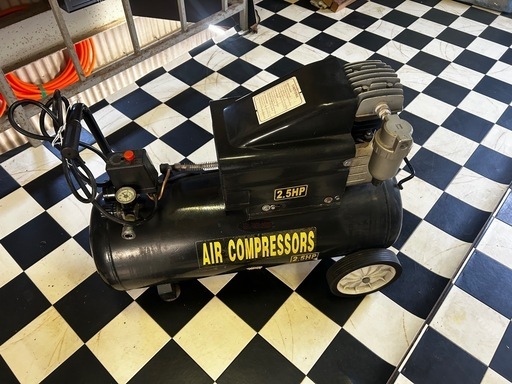 エアーコンプレッサー　2.5HP おまけでコンプレッサーオイル中古付き