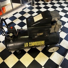 エアーコンプレッサー　2.5HP おまけでコンプレッサーオイル中...