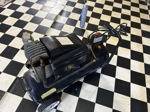 エアーコンプレッサー　2.5HP おまけでコンプレッサーオイル中古付き