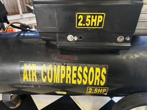 エアーコンプレッサー　2.5HP おまけでコンプレッサーオイル中古付き