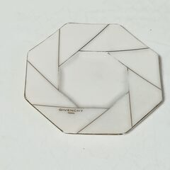 ♡　GIVENCHY(ジバンシー)白地に金線模様の八角小皿1枚(...