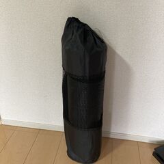 ブラック ヨガマット（キャリングバッグ＆ストラップ付き）の画像