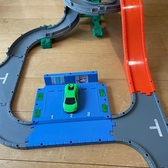 トミカ くみたてかんたん! くるくる峠どうろセット（お値下げします）の画像