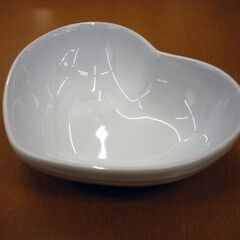 ☆LE CREUSET スモールハートディッシュ 2枚セット 小皿 小鉢 取り皿 Small Heart Dish ルクルーゼ 食器 赤/白 札幌 北20条店の画像
