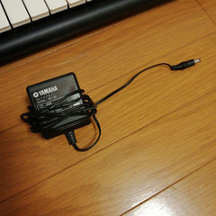 YAMAHA　ヤマハ　電子ピアノ　PSR-E323の画像