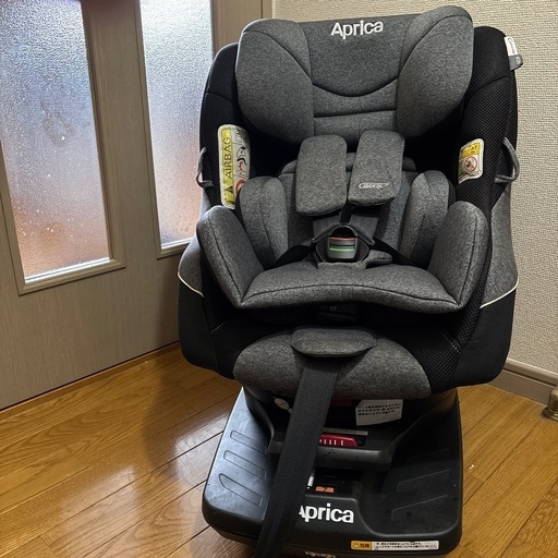 美品　 Aprica クルリラプラス　回転式チャイルドシート