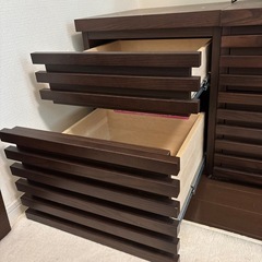 ガラス扉＋引き出しキャビネットの画像