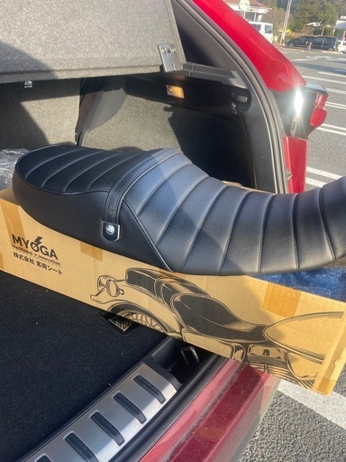 カワサキZ900RS 茗荷シート　タックロールパターン　艶消しブラック