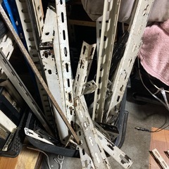 スチール棚の棒差し上げます。の画像